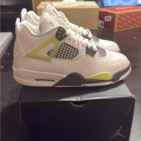 Brand new Air Jordan 4 Lite Lemon Twist (GS) size 5y/6.5 women